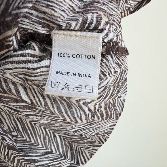 Jude Connally honey Ruffle flutter smocked Top Chevron Print Gold keyhole - Picture 8 of 13